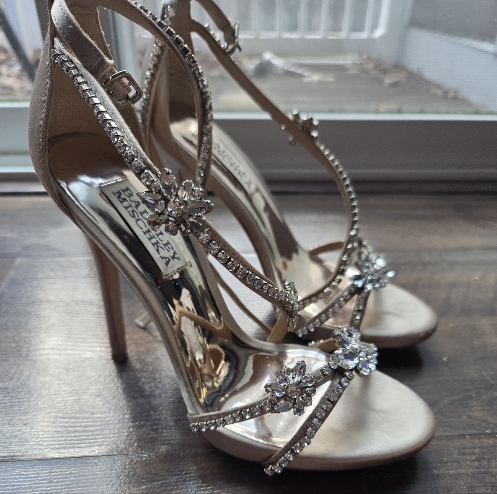 Gorgeous Badgley Mischka Strappy High Heel Sandals in Champagne